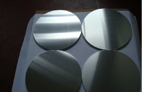 廠家大量供應鋁圓片，大型生產設備，工藝先進。