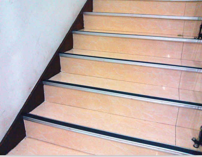 楼梯防滑板铝合金楼梯防滑条