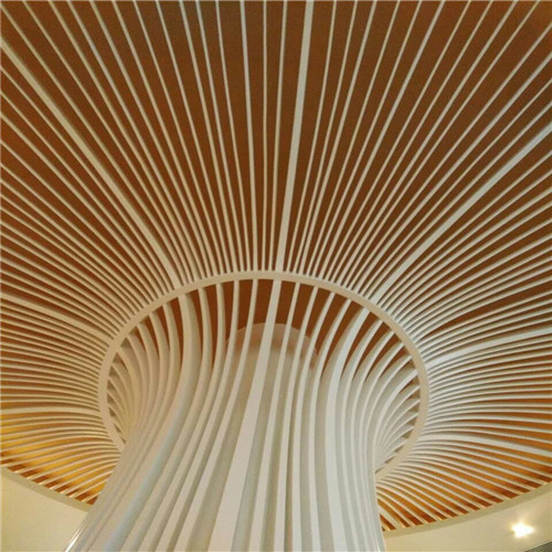 休閒場所專用弧形造型木紋鋁方通天花吊頂