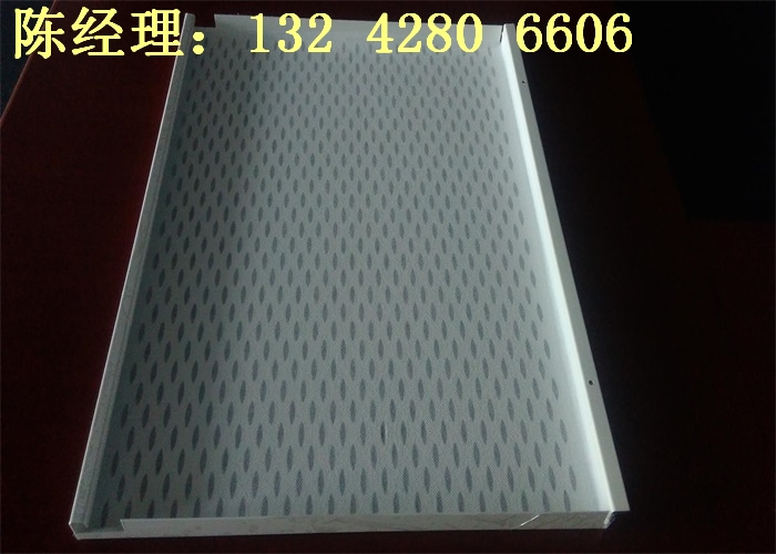 4S汽车店启辰吊顶天花镀锌钢板
