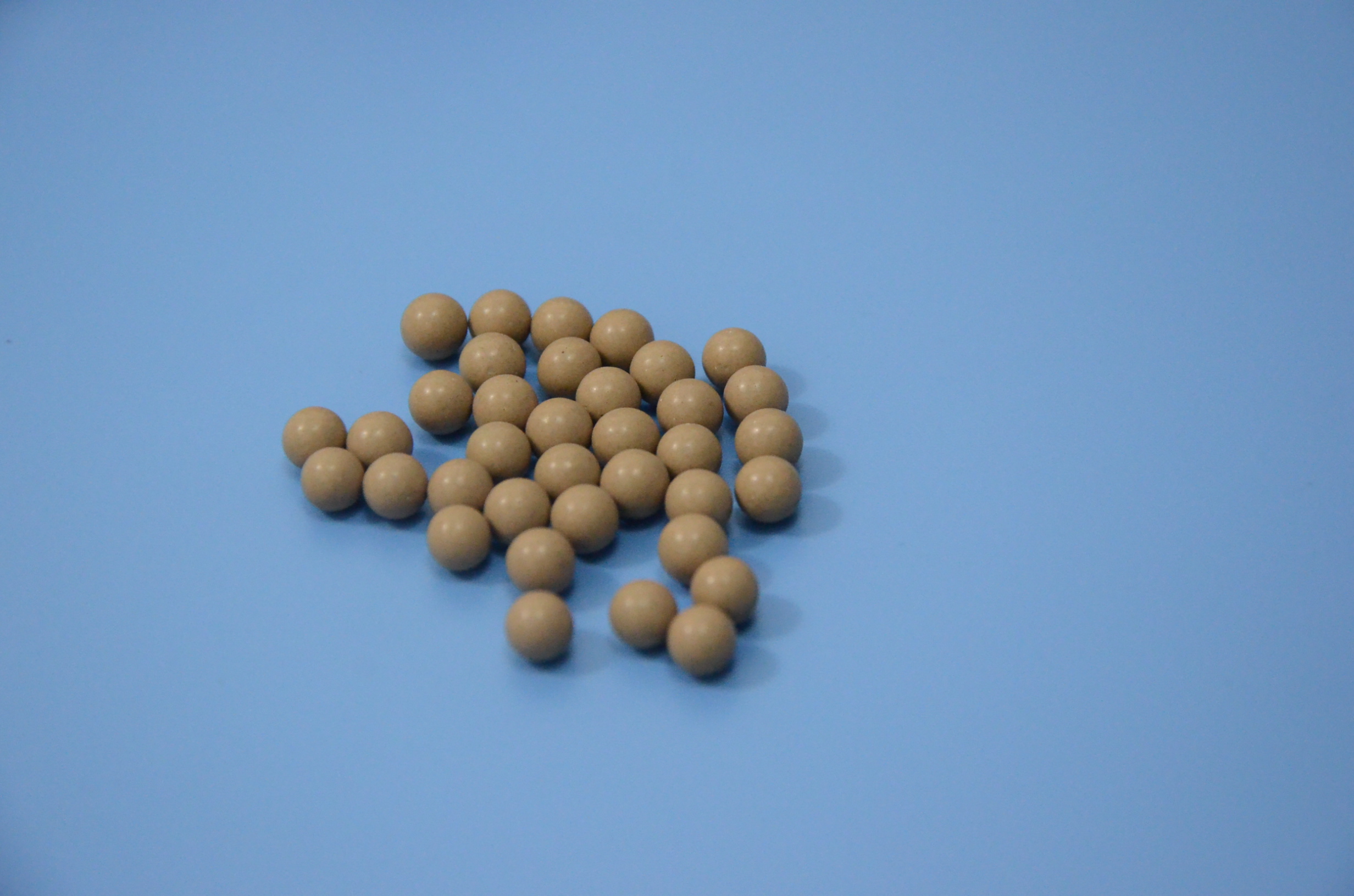 姜黄高铝瓷-元球          型号：P       比重：2.60 (2).JPG