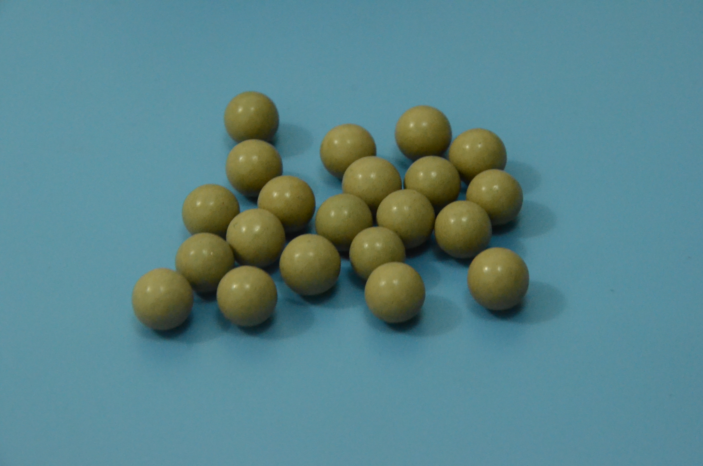 姜黄高铝瓷-元球          型号：P       比重：2.60.JPG