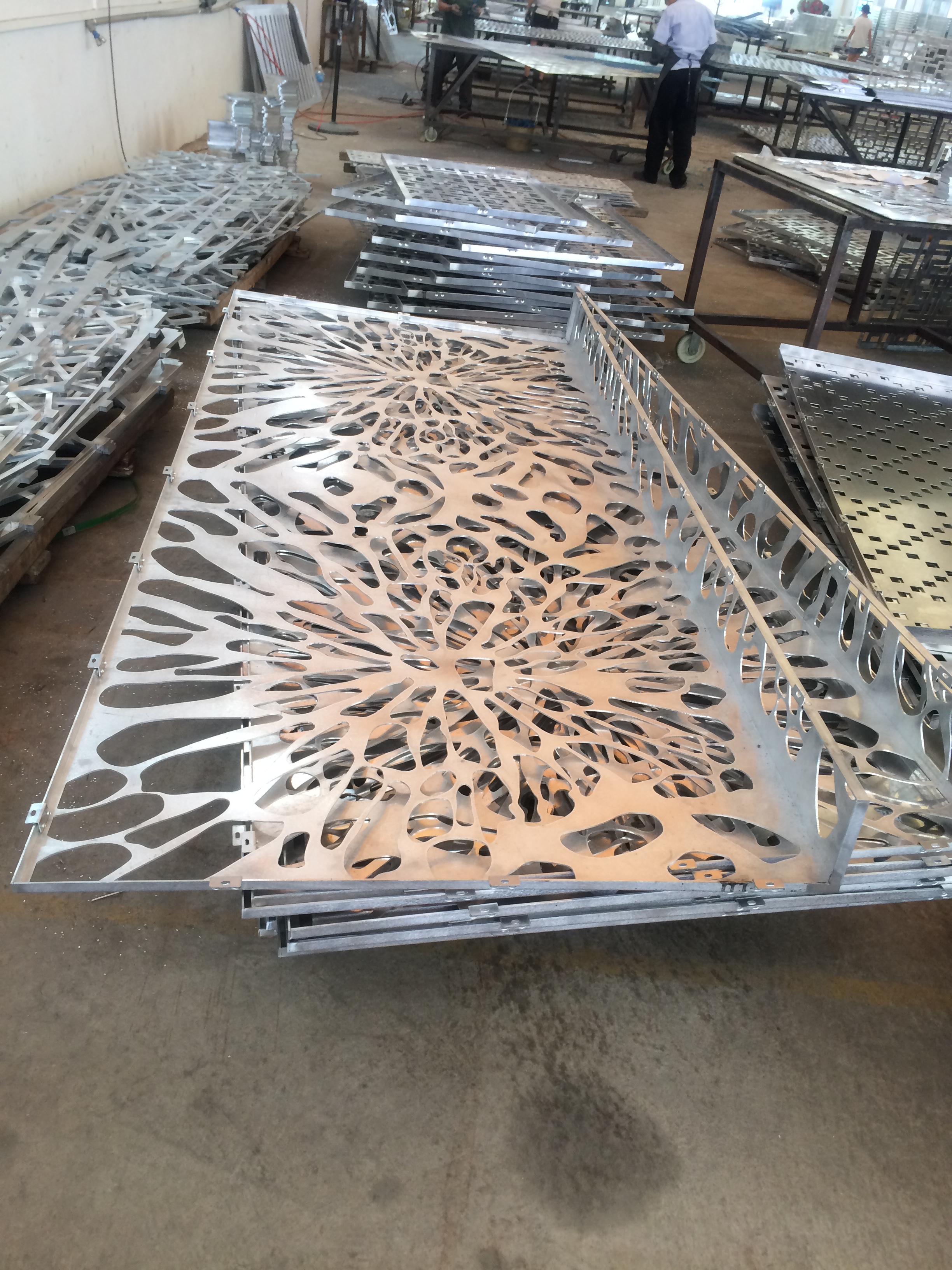 雕花鋁單板先進的生產工藝