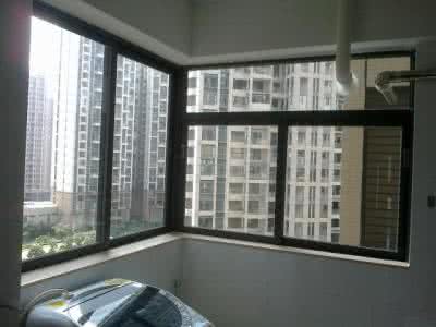 钢化玻璃阳台窗1.jpg