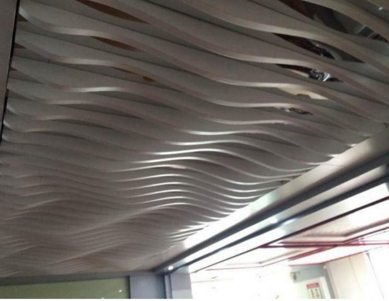 商鋪鋁型材格柵弧形鋁幕牆仿木色弧形鋁方管