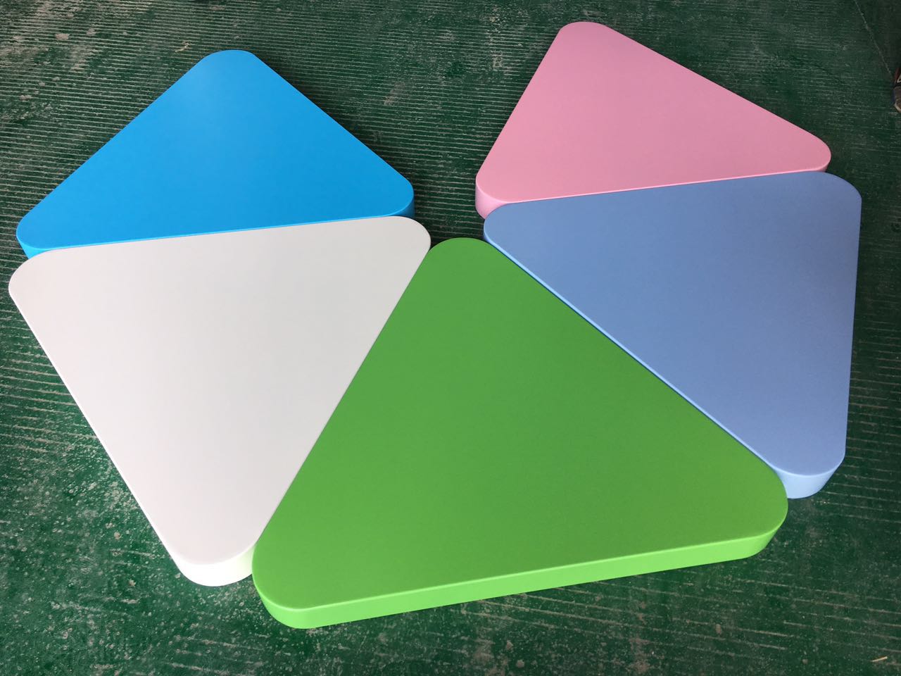 專業訂制彩色三角形鋁單板 廠家直銷