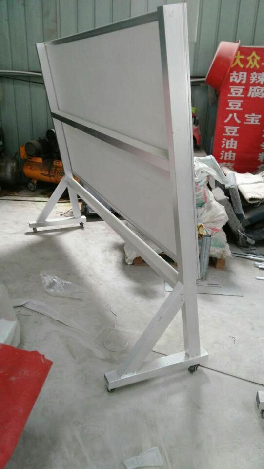 C:\Users\Administrator\Desktop\产品图片\报栏\移动报栏图\斜式移动报栏3.jpg