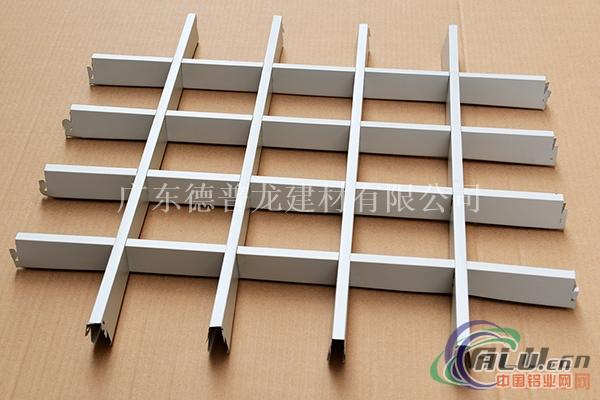 导致同种铝方通产品不同种价格的原因-烤漆铝扣板厂家直销