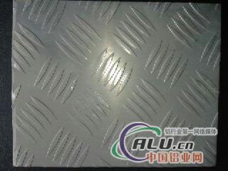 徐州沃冠五条筋花纹铝板