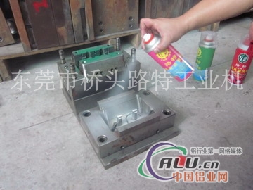 市场上模具防锈剂卖多少钱一箱
