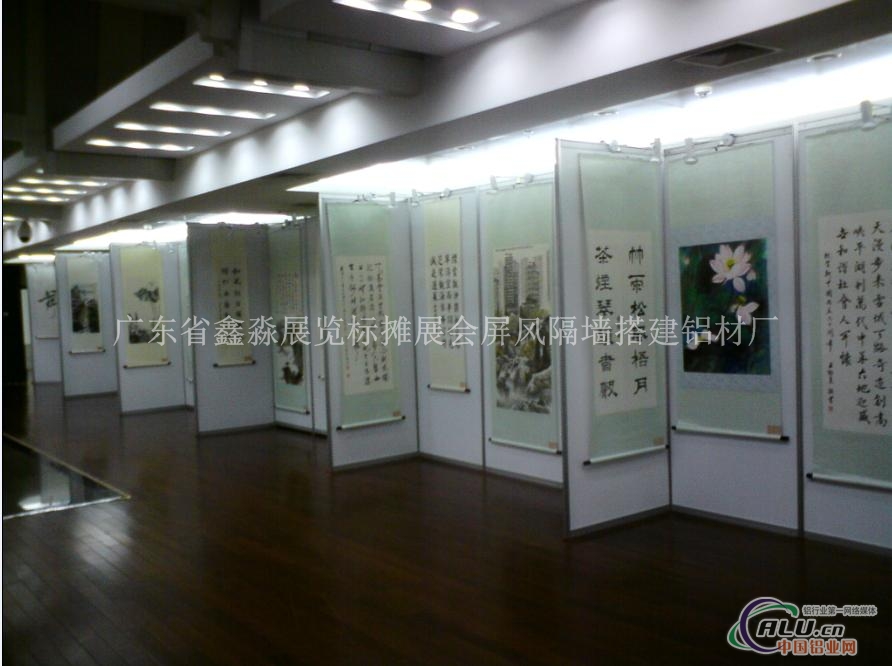 成批出售:广告屏风 双面挂画 展板架