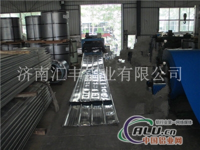 生产瓦楞铝板、屋面铝板、压型铝板