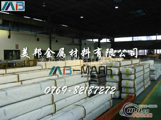 铝合金典型用途 1050食品、化学和酿造工业用挤压盘管,各种软管,烟花粉 1060要求抗蚀性与成形性均高的场合,但对强度要求不高,化工设备是其典型用途 1100用于加工需要有良好的成形性和高的抗蚀性但不要求有高强度的零件部件,例如化工产品、食品工业装置与贮存容器、薄板加工件、深拉或旋压凹形器皿、焊接零部件、热交换器、印刷板、铭牌、反光器具 1145 包装及绝热铝箔,热交换器 1199 电解电容器箔,光学反光沉积膜 1350电线、导电绞线、汇流排、变压器带材 2011 螺钉及要求有良好切削性能的机械加工产品