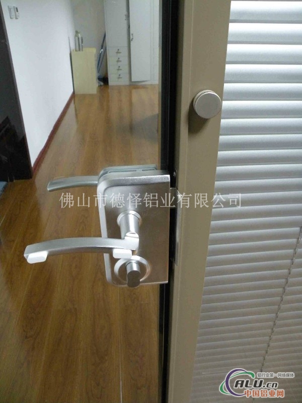 厂家直销隔断配件、锁、合页、旋钮