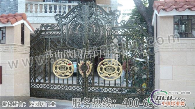 佛山欧园居门业有限公司,是一家专业以生产、销售铜门、防暴门、铸铝庭院门、艺术门为一体的生产厂家,现位于广东省最大的交通枢纽城市-佛山。公司拥有专业化的技术人才,产品质量稳定。在同行中无论是技术还是生产工艺都处于国内领先水平,欧园居门业的几类产品畅销国内外,产品广泛用于别墅、单位大门、小区大门,备受用户好评。 产品采用国际先进喷涂烤漆技术及全套先进设备,确保产品具有环保、耐用、防潮、耐腐蚀、不褪色、隔音好的特点。一流的表面处理、先进的设备、超前的设计、精细的工艺、无论款式、性能还是质量均属上乘,经久耐用的独