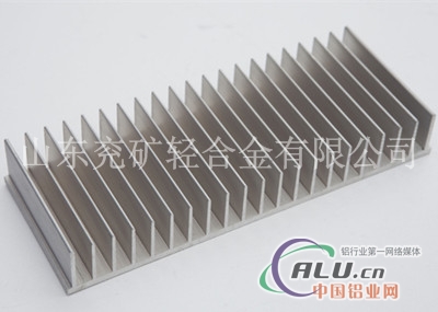 供应优异铝合金电子型材 散热器1