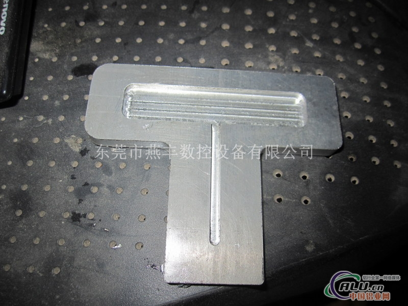 天津铝塑板开槽雕刻机厂家直销13652653169
