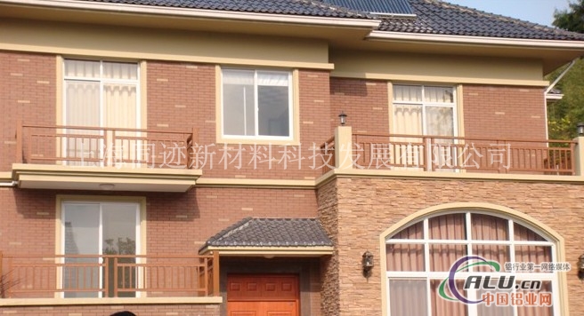 专业生产阳台护栏木纹护栏 一、公司简介: 上海同迹新材料科技发展有限公司是一家专门致力于阳台护栏,木纹型材,装饰材料,新型建材研发、生产;建筑装饰设计及施工,园林小品加工一体化的大型建材行业企业。公司总部位于上海市普陀区同普路1220 号同普大厦,后迁至杨浦区国顺东路800号,同时设在浙江省安吉经济开发区的上海同迹新材料科技发展有限公司安吉分公司,拥有年产5000 吨水印氟碳木纹铝合金型材的生产基地,分公司地址紧邻11 省道和04 省道,杭长、申苏浙皖、申嘉湖高速连接成网,交通运输十分便利。 公司经营范围