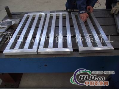 铝框架焊接+壳体加工+铝横梁焊接