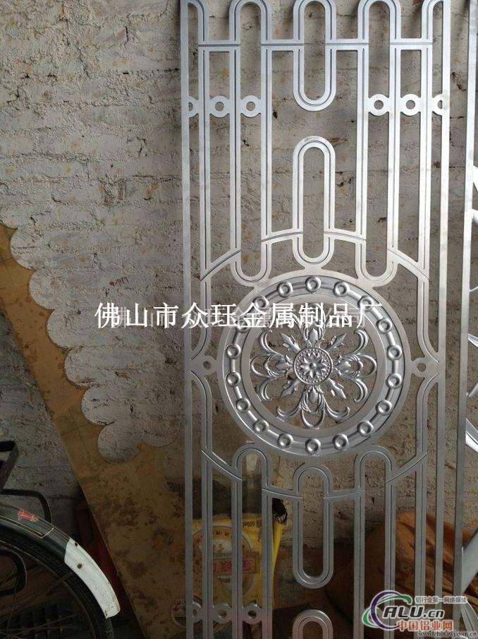 中式风铝板镂空雕刻屏风装饰