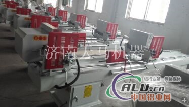 门窗的切割设备下料锯的特点