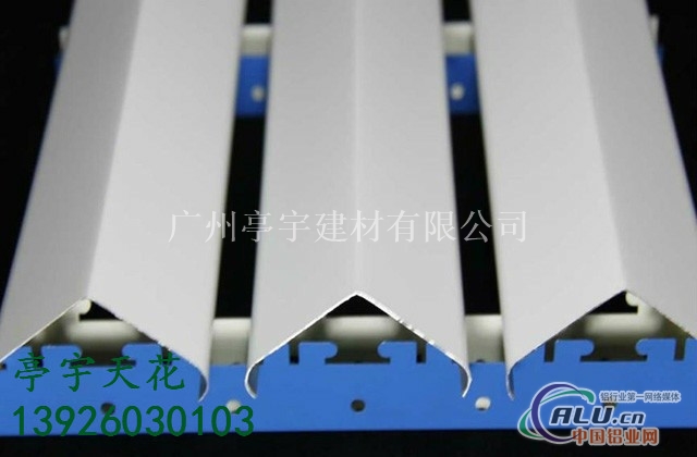 V型 滴水型铝垂片安装