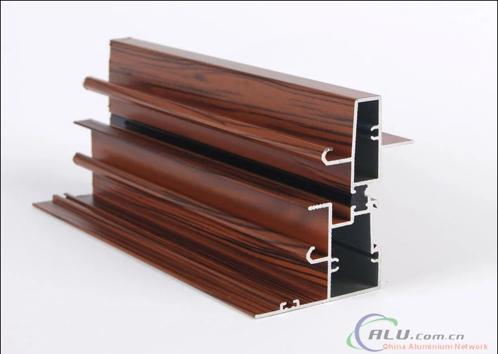 Wood grain transfer printing aluminum profile for doors and windows decoration.﻿