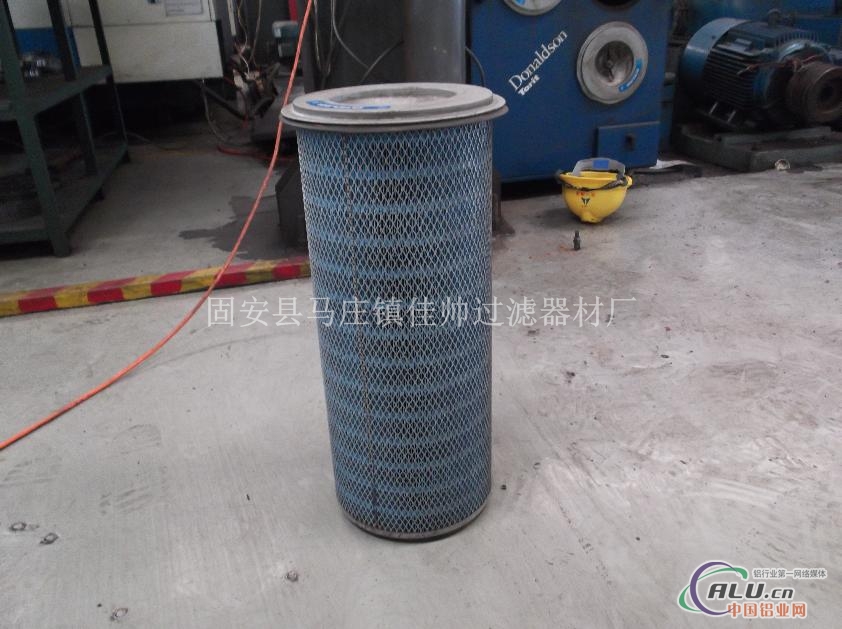 廊坊市佳帅过滤器材厂多年来专注于有机废气净化装置、滤筒除尘设备、焊烟净化装置的研发、生产。其中过滤元件滤筒选用美国HV贺佛,日本TORAY东丽,韩国KOLON科龙,韩国AHLSTROM奥斯龙等进口滤材,同时还应用国产聚酯高密度纤维滤料,拒水防油,防爆覆铝膜处理,氟树脂多微孔涂膜,PTFE覆膜等多种滤料。适用于各种不同工况:抛丸喷砂,粉体输送,焊接烟尘,粉体涂装,喷漆烤漆等高要求领域的烟气治理。并成功替代:美国Donaldson唐纳森,日本AMANO安满能,瑞典ALFI阿尔法等多个进口品牌。 本企业完全通过