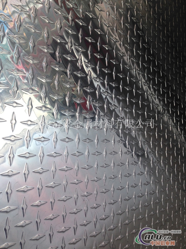 上海镜面花纹铝板