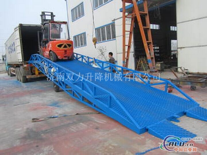 移动登车桥 移动式液压登车桥