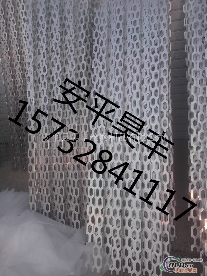 奥迪外墙装饰铝板冲孔网冲孔铝板装饰网