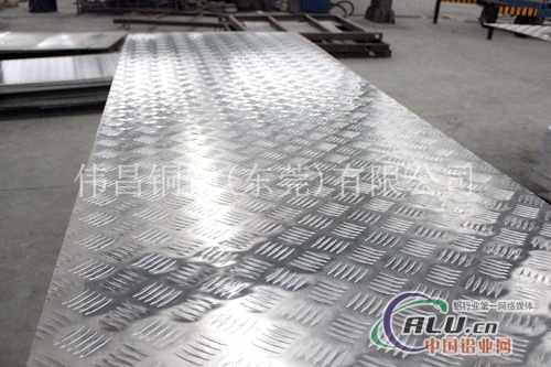 伟昌生产6101五条筋花纹铝板