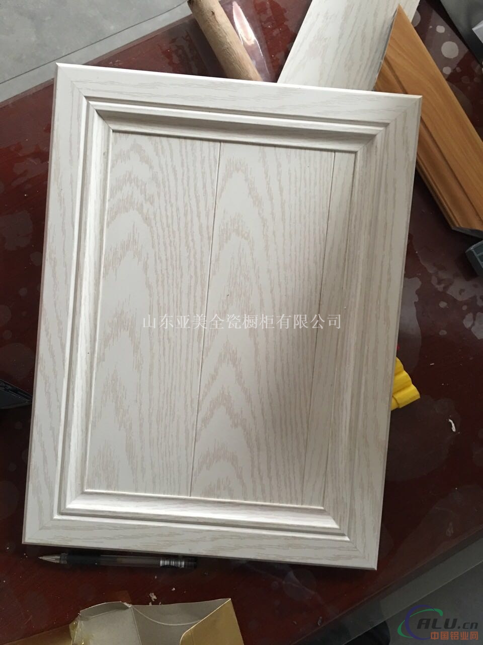 白橡木全铝橱柜门板铝材