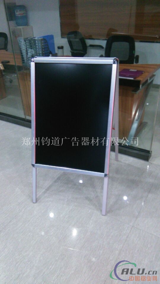 双面倾斜海报架子