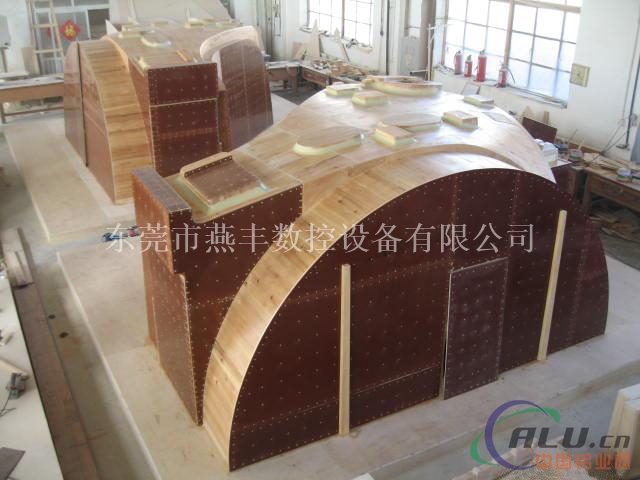 广东深圳双曲铝木模机厂家13652563169