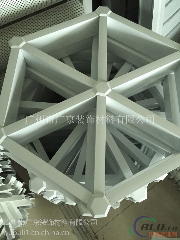 供应型材三角形铝格栅 六角形铝格栅吊顶