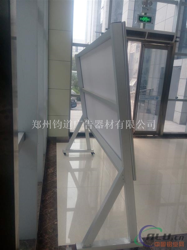 移动宣传栏移动报栏社区阅报栏