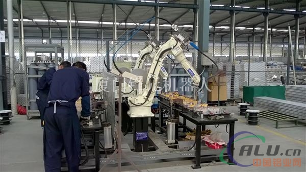 铝模板双工位双机器人焊接工作站