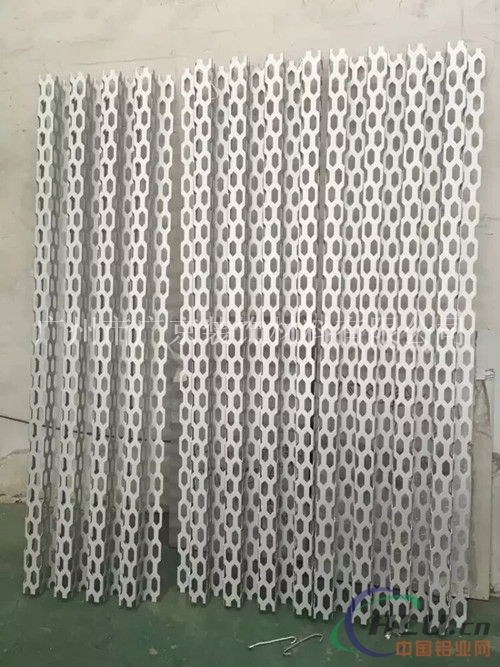 奥迪4s店外墙长城铝单板 雕刻凹凸板