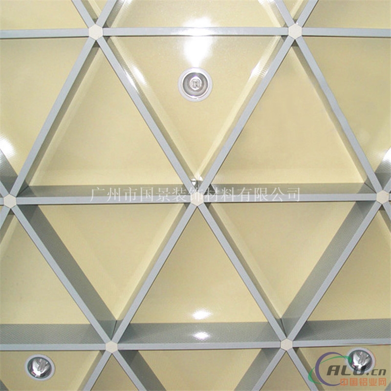 粉沫三角铝格栅天花吊顶安装工艺流程