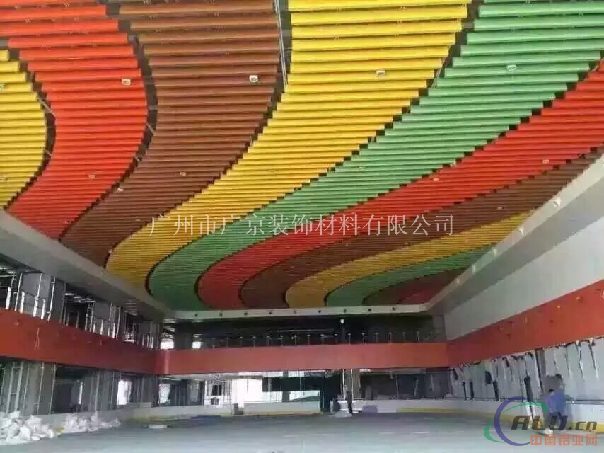 商城木纹U型铝方通铝方通装饰吊顶