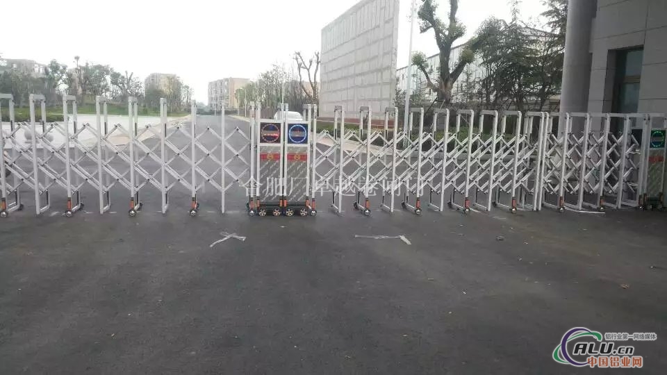 合肥卓越卷闸门厂本着以质量第一,信誉第一,用户至上的宗旨;以优质的产品,低廉的价格为您提供永远的服务,与您携手共进,共创辉煌。 主要经营:玻璃门,车库门,伸缩门,卷帘门,电动卷帘门电机,门窗五金(弹簧,地弹簧,地锁,门禁,中间锁,拉手,合页,,,),等。 密码锁,电子锁,“以品质满足客户,以诚信立足市场”是本厂的宗旨,向用户提供一流的产品,完善的服务是我们一向追求的目标, 我们将以高质量的产品,合理的价格及优良的服务来回报广大客户对我们的支持,竭诚欢迎国内外客商前来洽谈与合作!系生