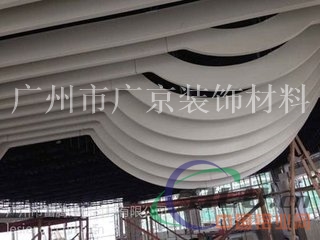弧型铝方通常用立体吊顶材料