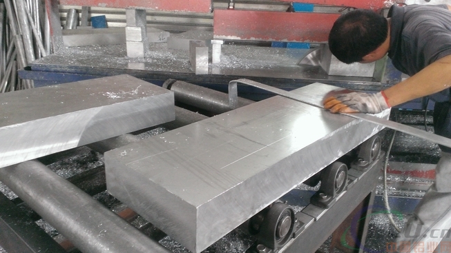 薄铝板  金属铝板多少钱一吨？