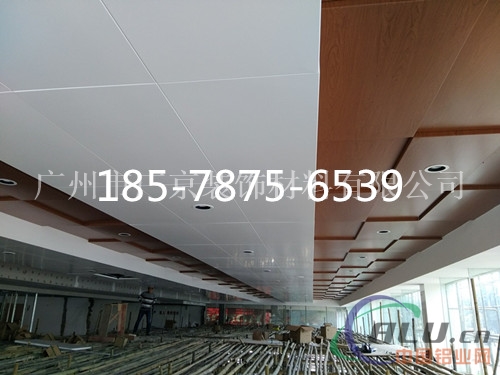 广州4s店展厅吊顶木纹铝单板