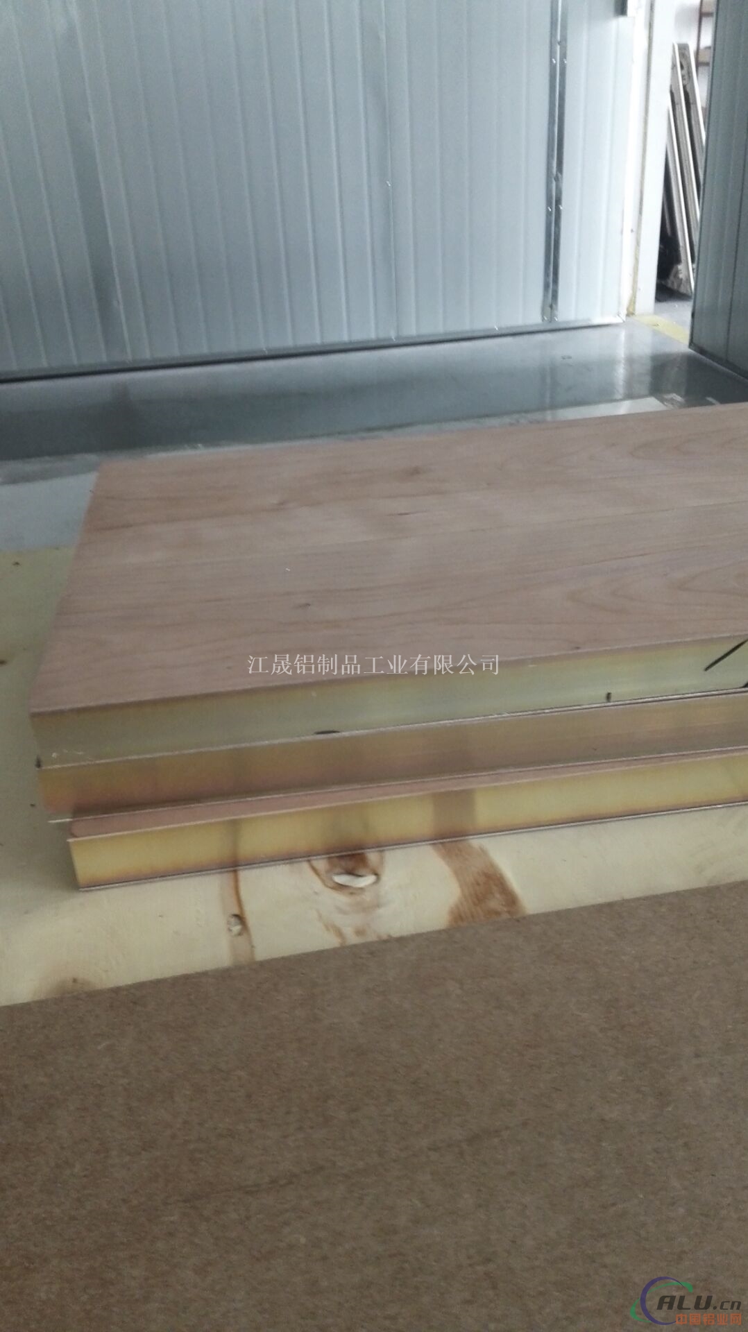 PUR热熔胶平板贴木皮铝蜂窝板