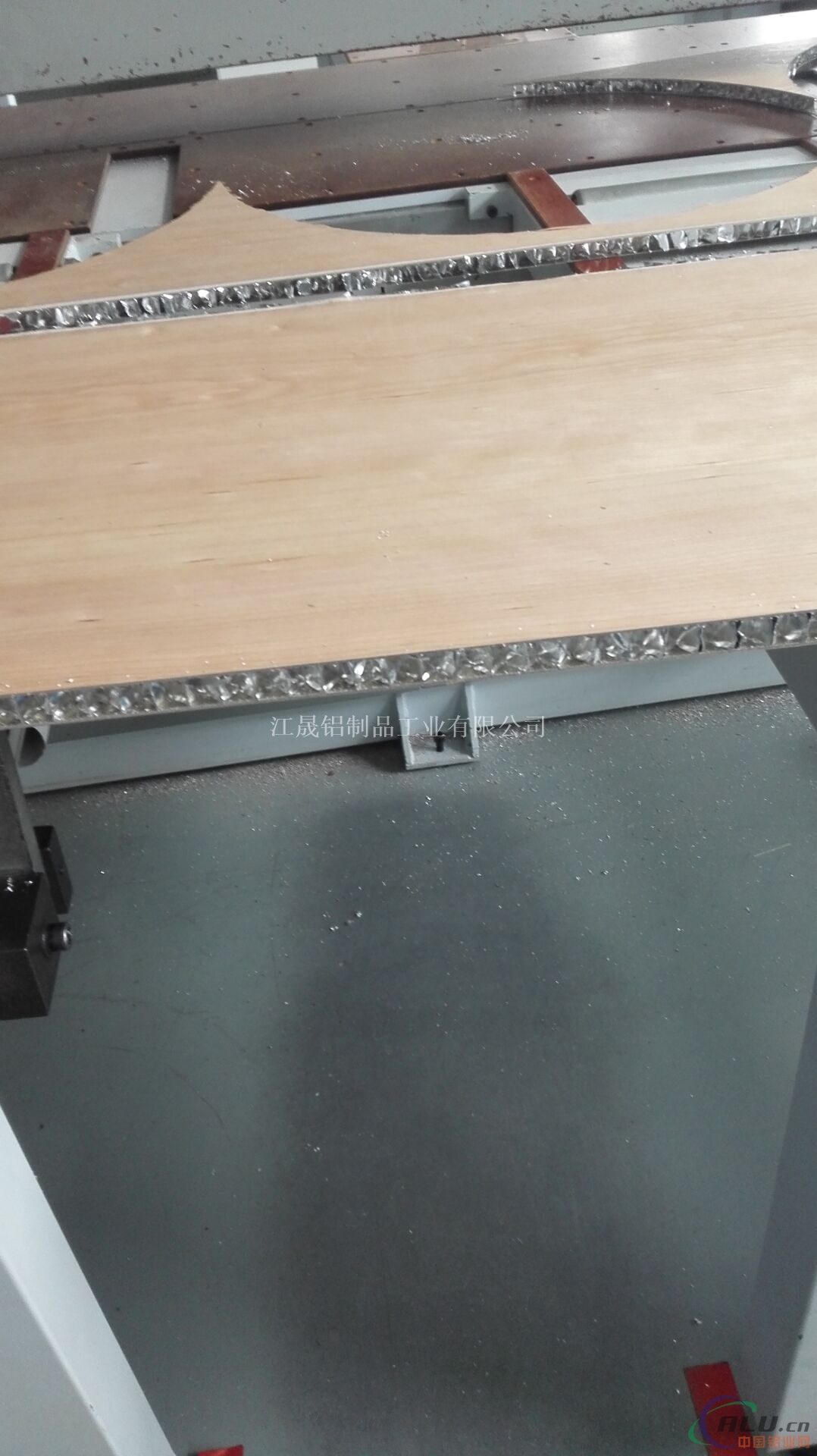 PUR热熔胶平板贴木皮铝蜂窝板