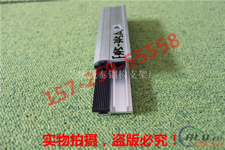 光伏太阳能安装组件可调节薄膜压块