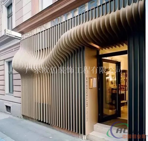 木纹铝格栅波浪形造型 外墙木纹弧形格栅