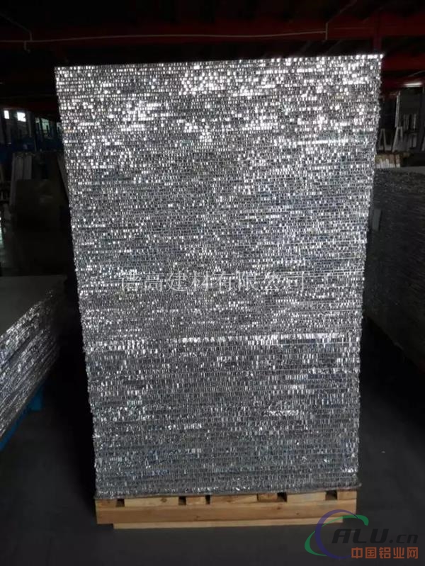 表面石材铝蜂窝生产厂家、幕墙挂件铝蜂窝